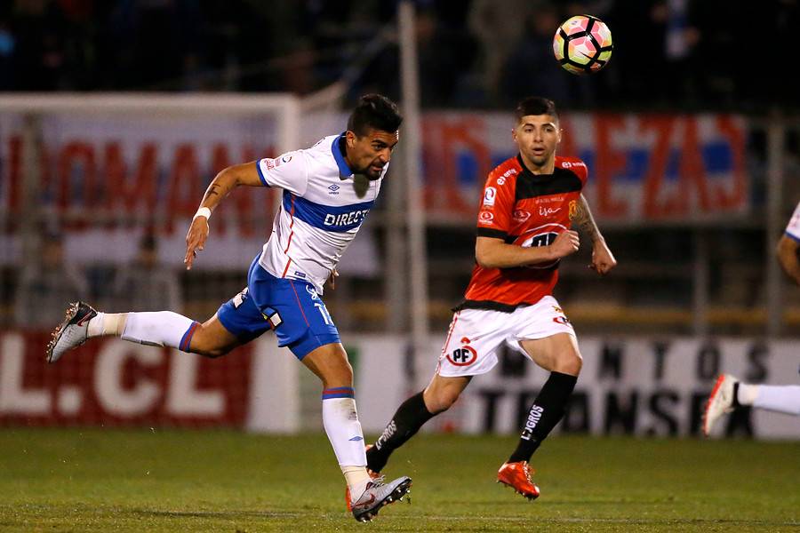 Ante Rangers, Branco Ampuero jugó su primer partido en San Carlos de Apoquindo con la camiseta de la UC / Photosport