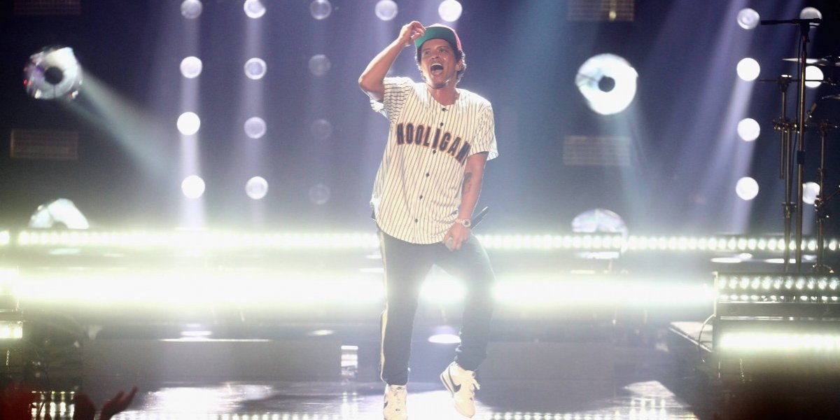 Zendaya seduce a Bruno Mars en