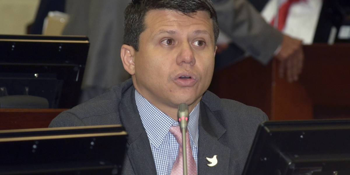 Envían a prisión a senador colombiano vinculado con sobornos de Odebrecht