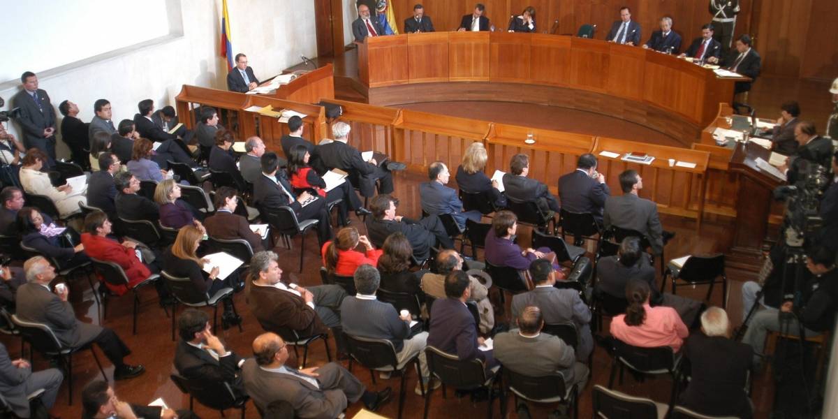 Investigarán a Hernán Andrade, Musa Besaile y Leonidas Bustos por corrupción