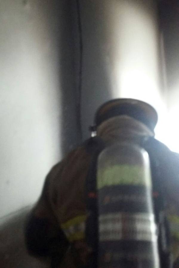 El fuego al parecer fue provocado por un cortocircuito.