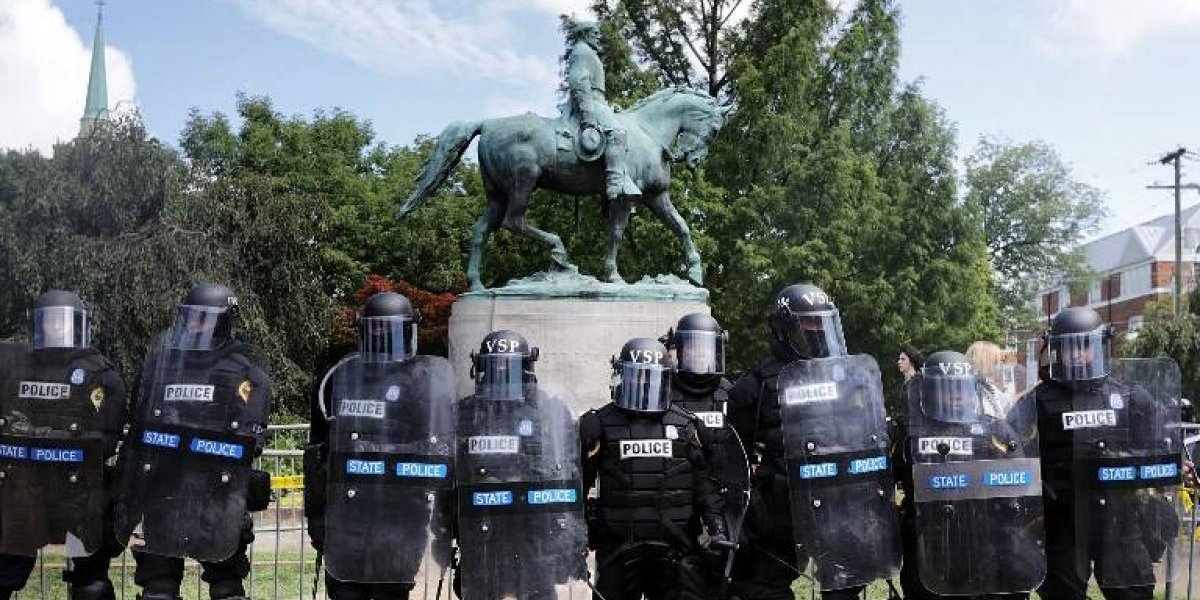 Trump critica remoción de estatuas tras incidentes raciales Trump critica remoción de estatuas tras incidentes raciales