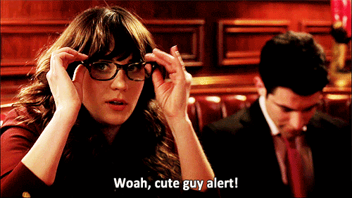 Mujer viendo hombre guapo Mujer viendo hombre guapo New Girl gif