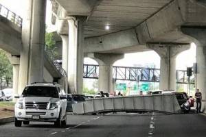 Cae viga del segundo piso en carriles centrales del Periférico