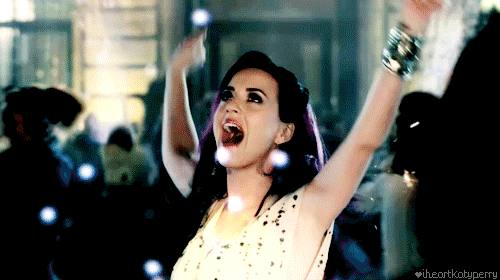 Mujer feliz bailando Mujer feliz bailando Katy Perry