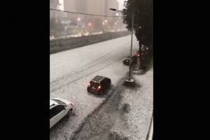 Tremenda granizada pinta de blanco principales vialidades de la CDMX