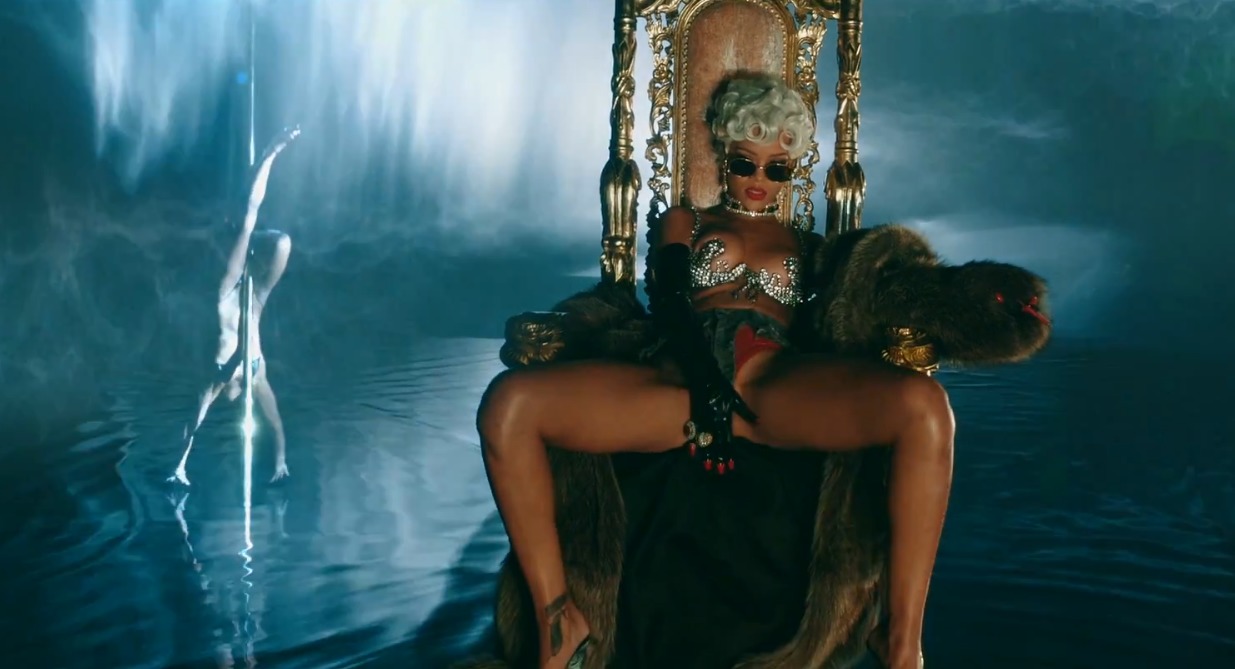 Rihanna Pour It Up