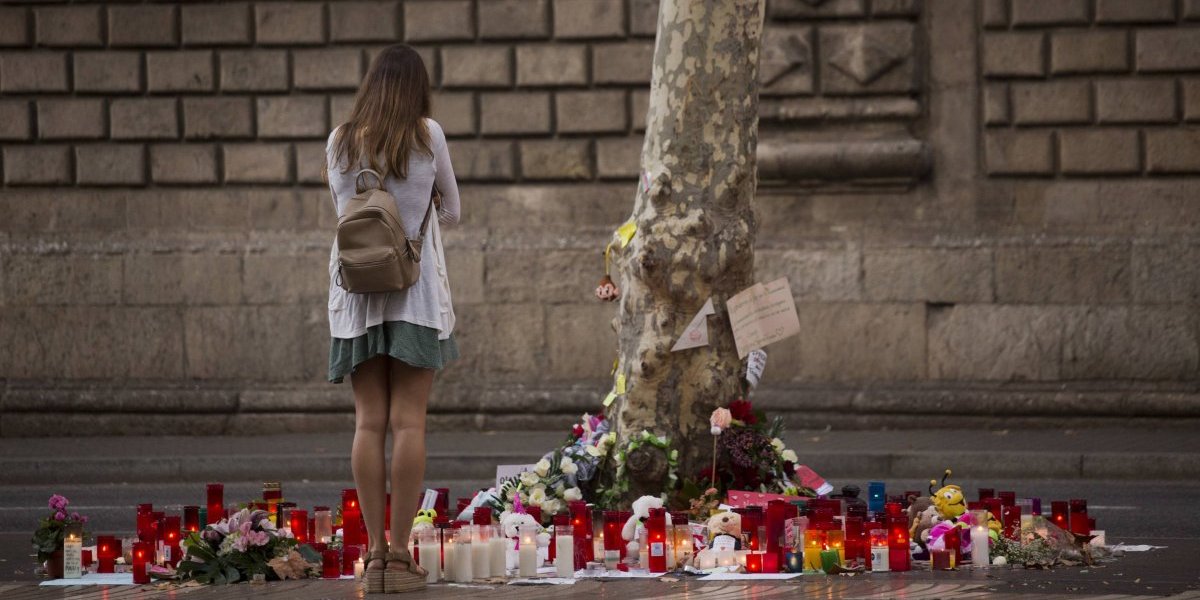 Ofrecen misa en honor a víctimas tras atentado de Barcelona