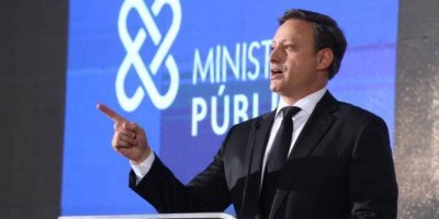Procurador Jean Alain dona sangre a fiscalizador baleado