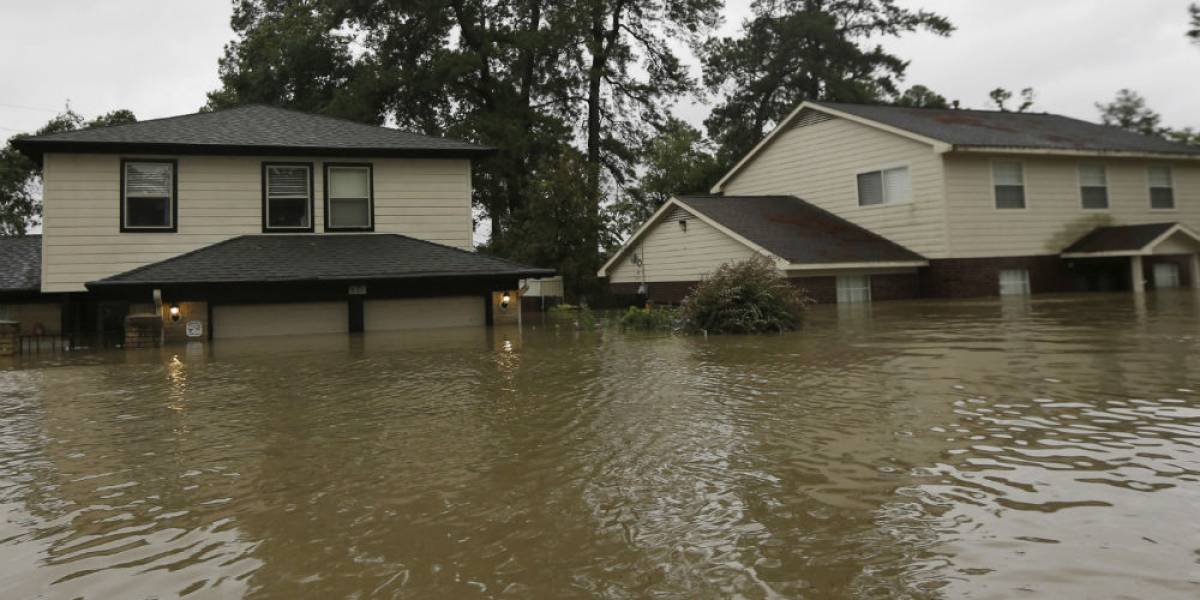 Aumentan a 16 los fallecidos tras paso de huracán Harvey