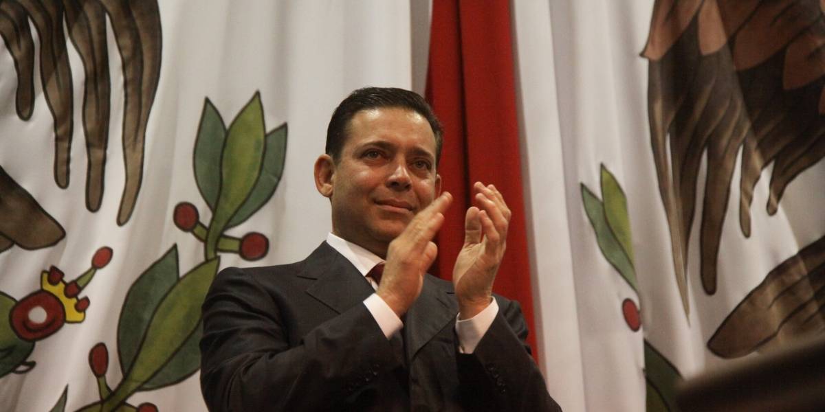 Se ampara Eugenio Hernández para evitar su detención Se ampara Eugenio Hernández para evitar su detención