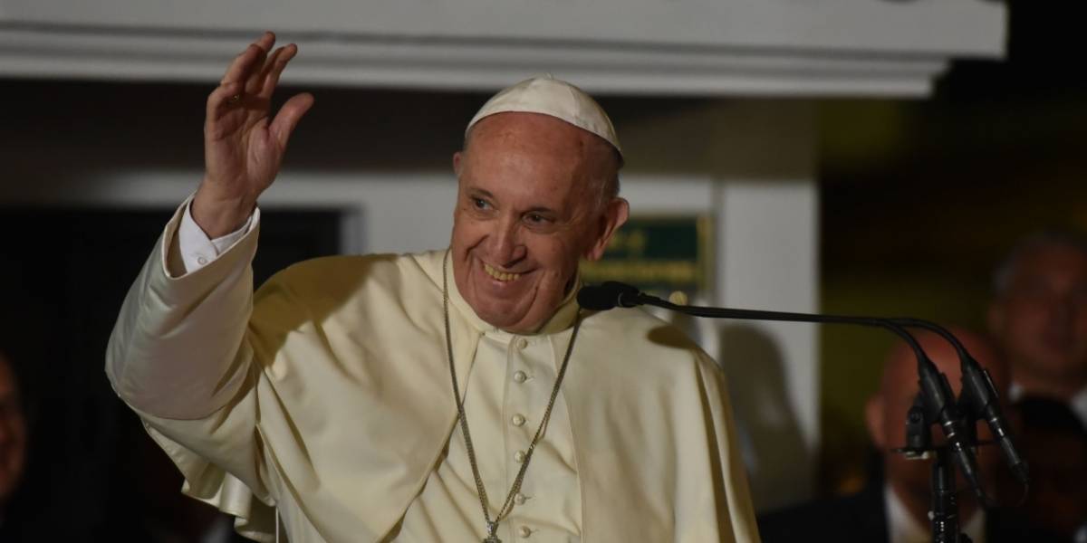 El Papa Francisco se lastima mientras viajaba en el papamóvil El Papa Francisco se lastima mientras viajaba en el papamóvil