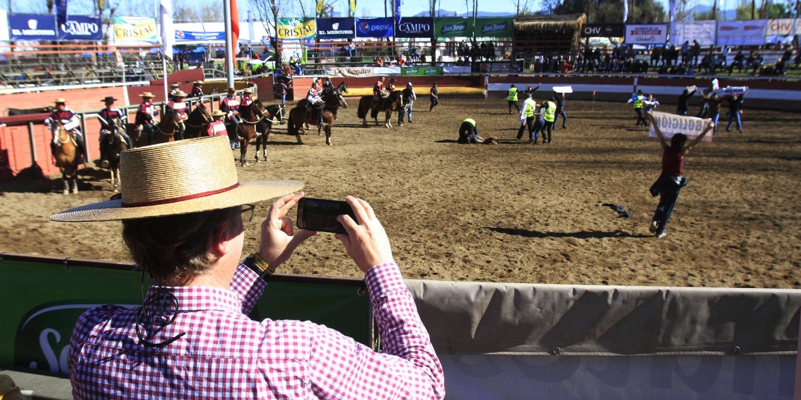 Candidato José Kast, asiste al Rodeo en el Parque Padre Hurtado.