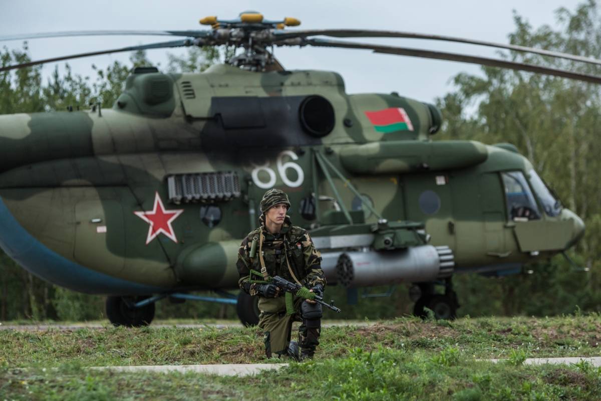 También, 70 naves aéreas, incluyendo jets y helicópteros de combate.