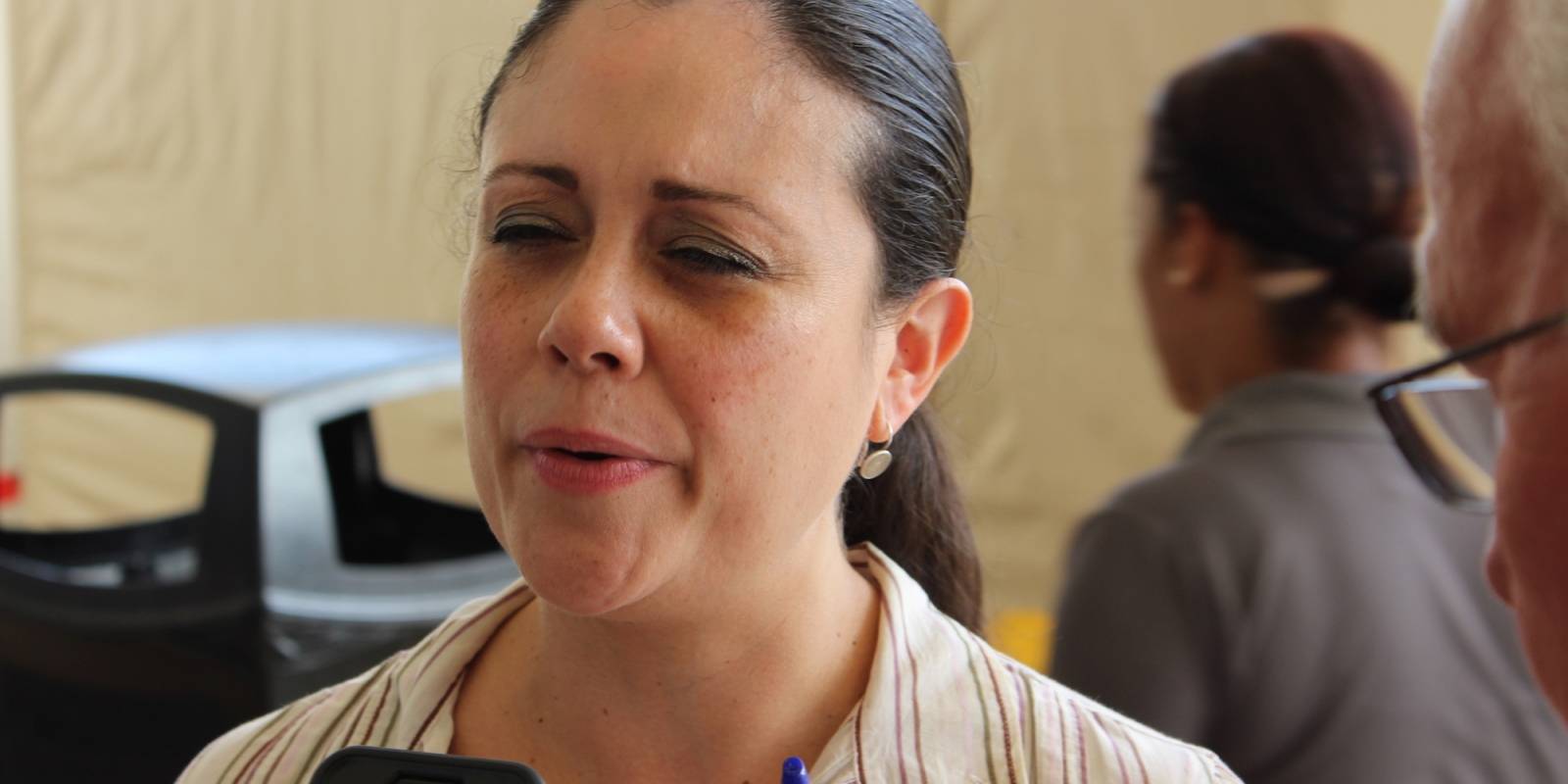Ruthmaris Nieves Martínez aseguró que Centro Médico mantiene los controles adecuados para evitar bacterias e infecciones. / Foto: Miguel Dejesús