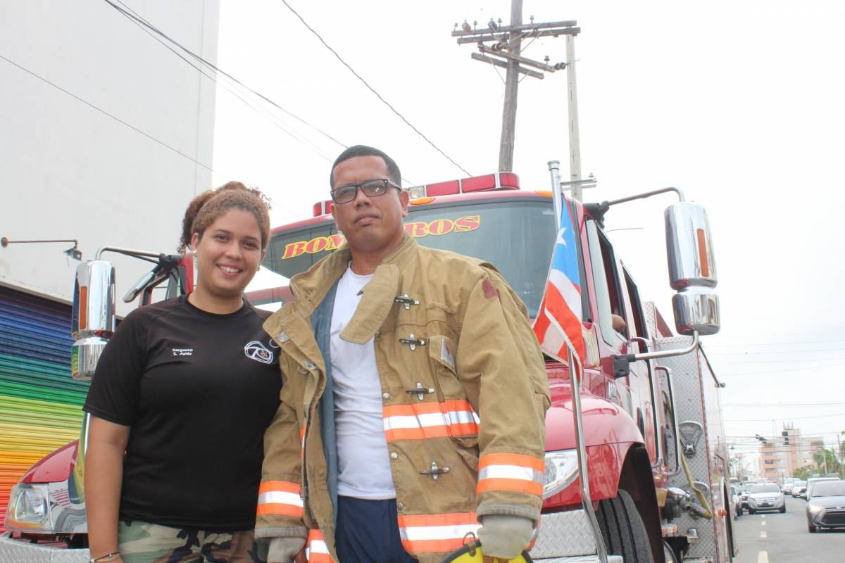 Sannette realiza labores como voluntaria junto a su padre, el teniente Santos Ayala, del Cuerpo de Bomberos de Puerto Rico. / Foto: Miguel De Jesús