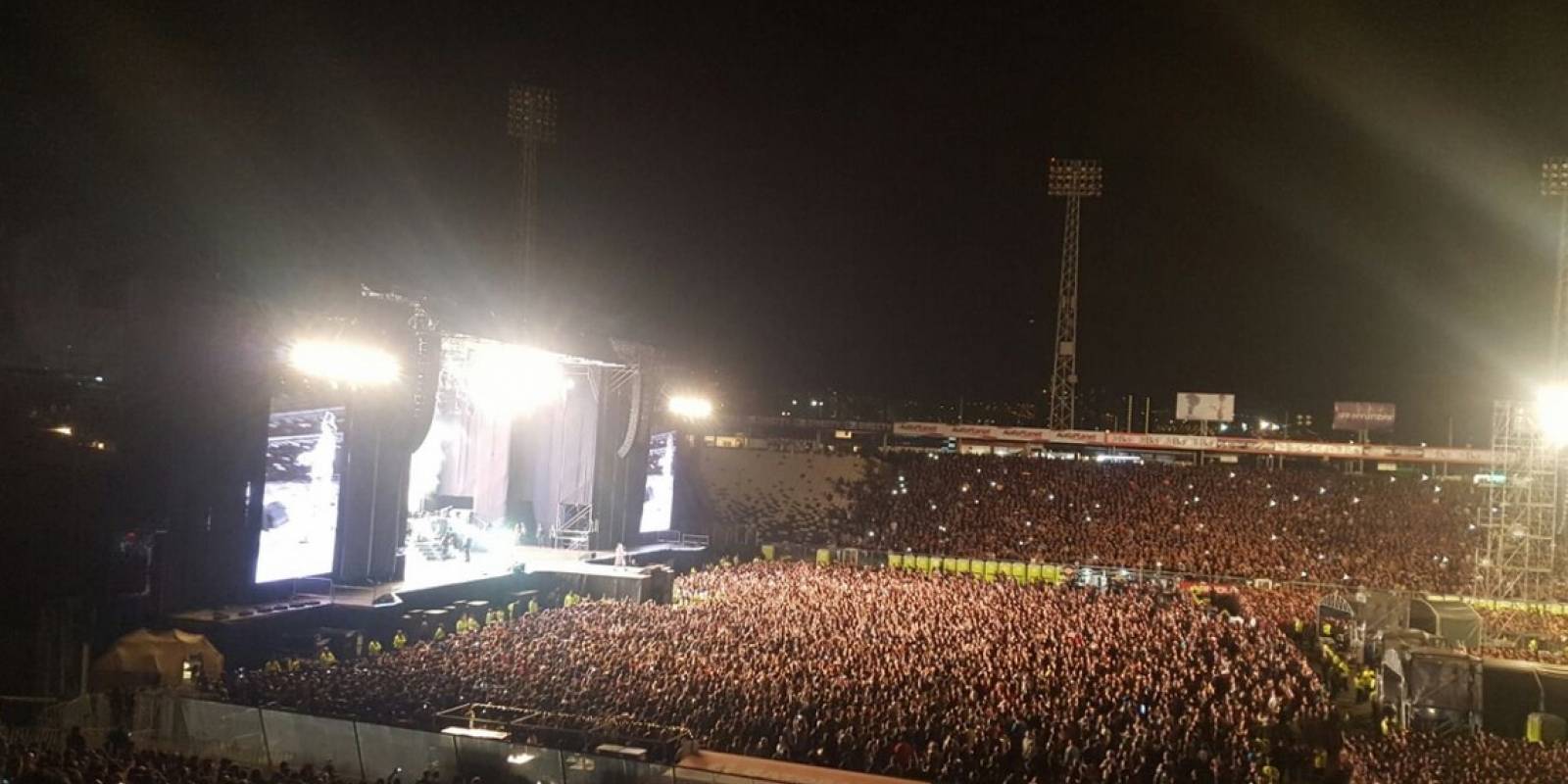 La cancha del Monumental albergando a miles de fanáticos que asistieron al