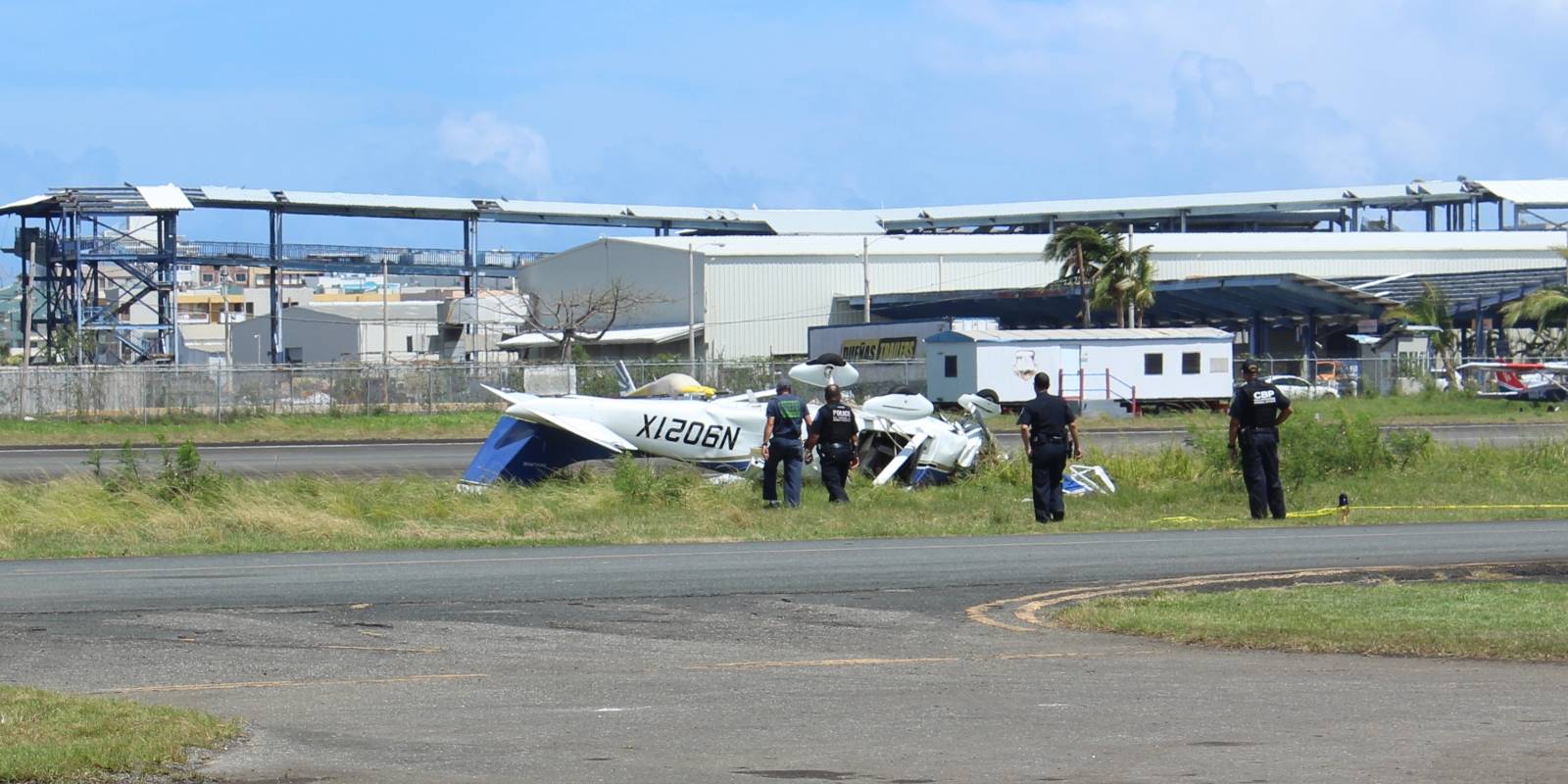 La avioneta Cessna de un motor se estrelló mientras aterrizaba en la pista del aeropuerto de Isla Grande. Foto: David Cordero Mercado