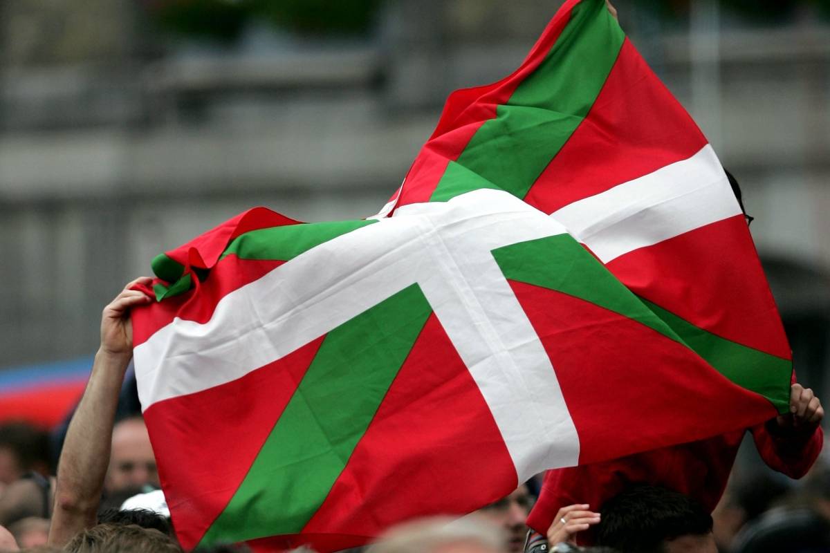 La "Ikurriña" es la bandera del País Vasco.