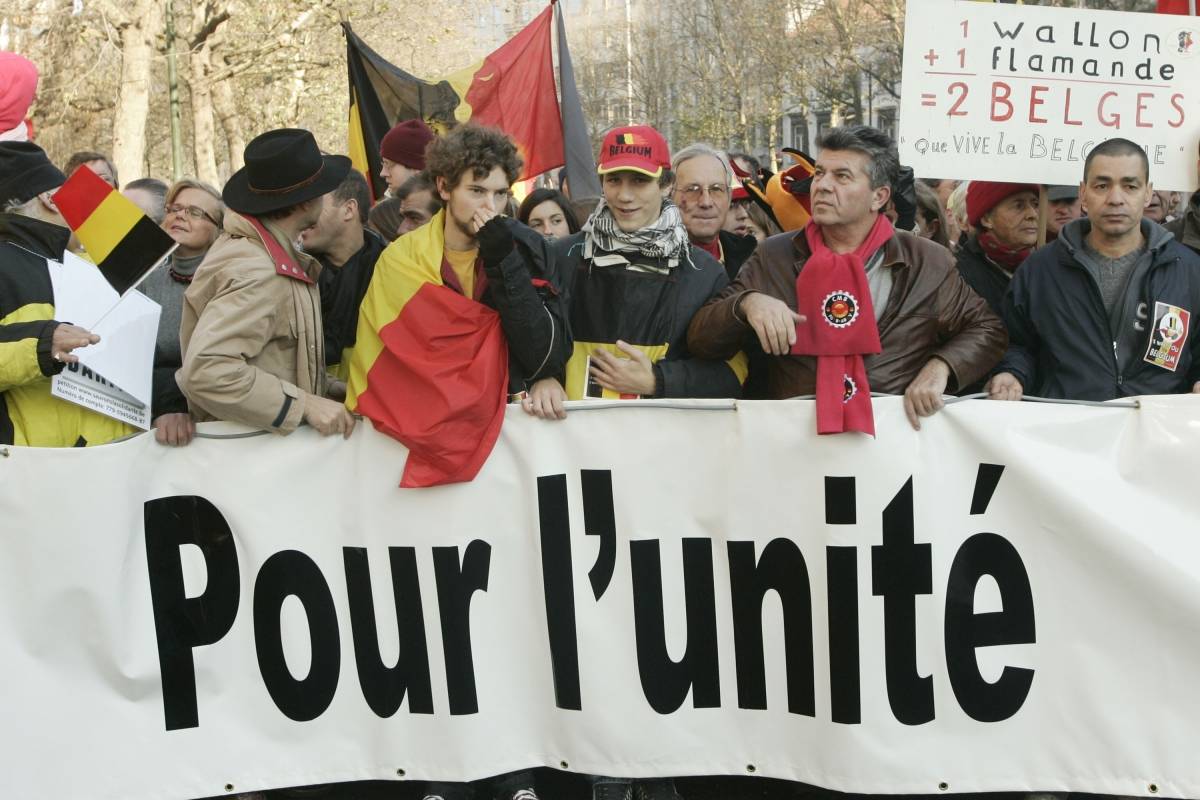 Valones y flamencos marchan por la unidad de Bélgica.
