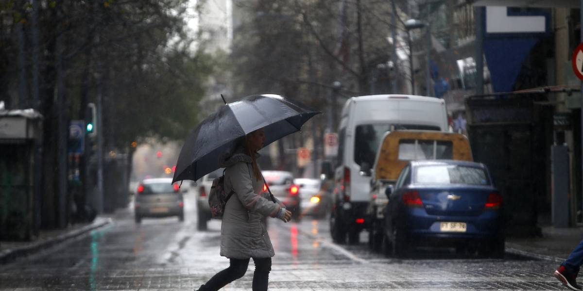 Lluvias provocaron cortes de luz en la Región Metropolitana Lluvias provocaron cortes de luz en la Región Metropolitana
