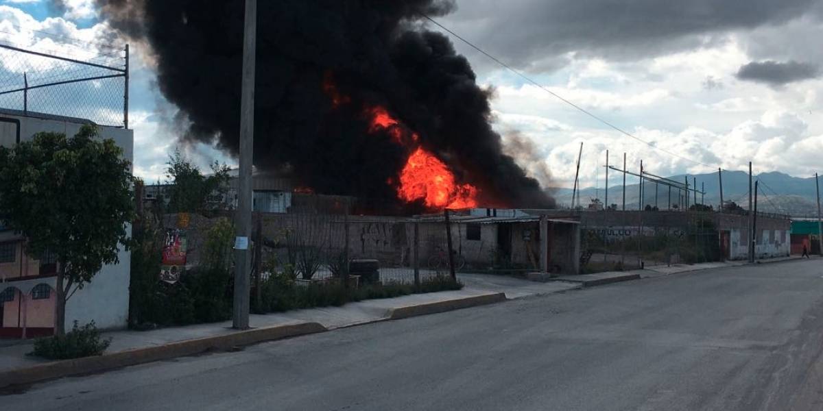 Reportan incendio en bodega de Melchor Ocampo