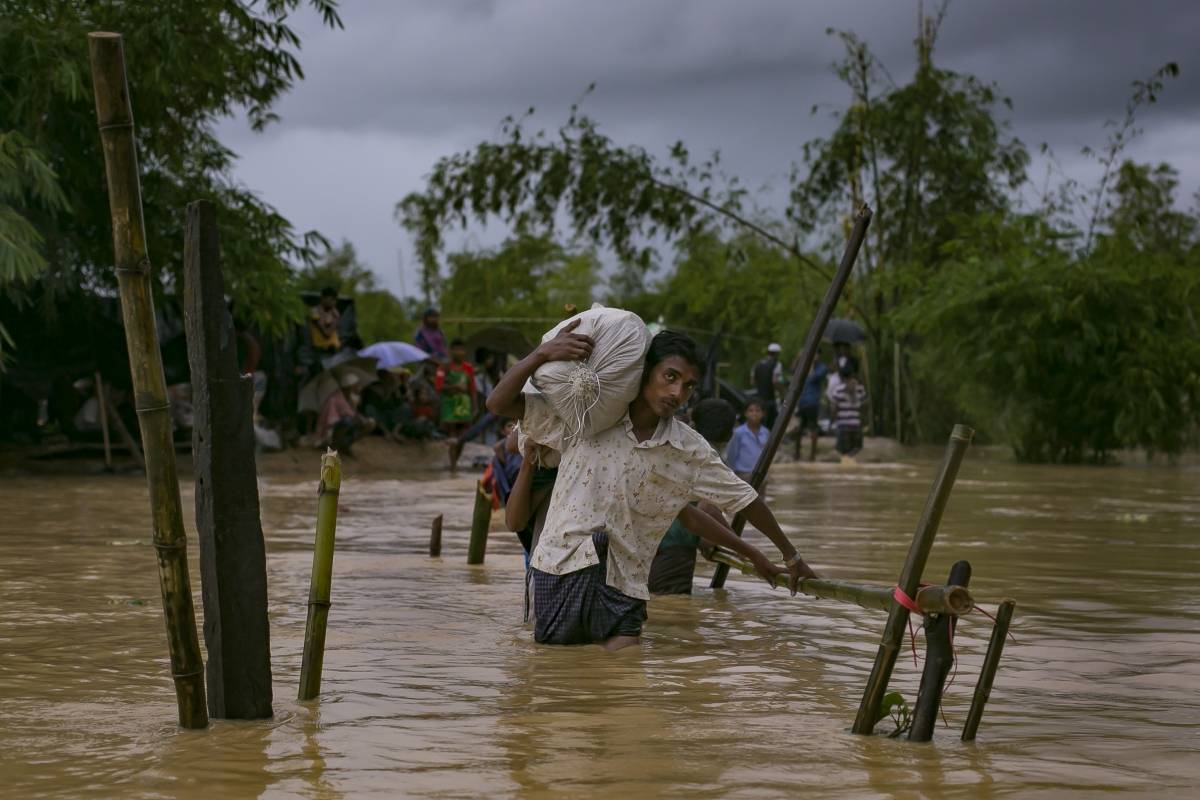 Refugiados rohingya enfrentan inundaciones en Myanmar y Bangladesh, en el sudeste asiático.