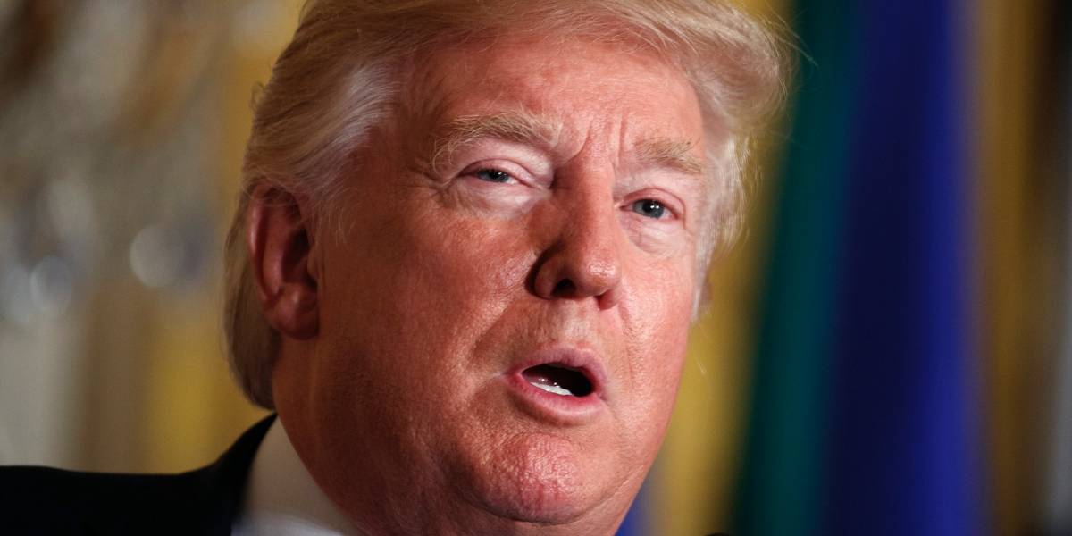 Trump firma orden ejecutiva y se lanza contra Obamacare