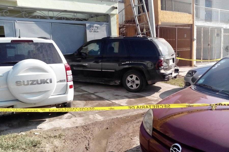 Atacan a policías que atendían un triple homicidio