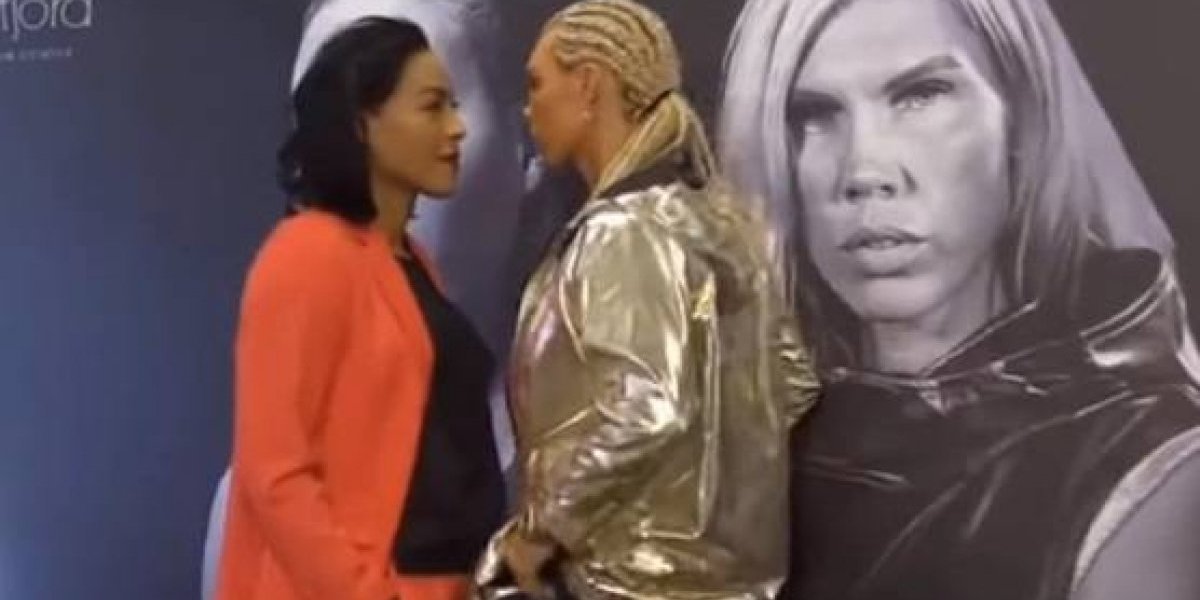 Un beso sella la rivalidad de dos boxeadoras