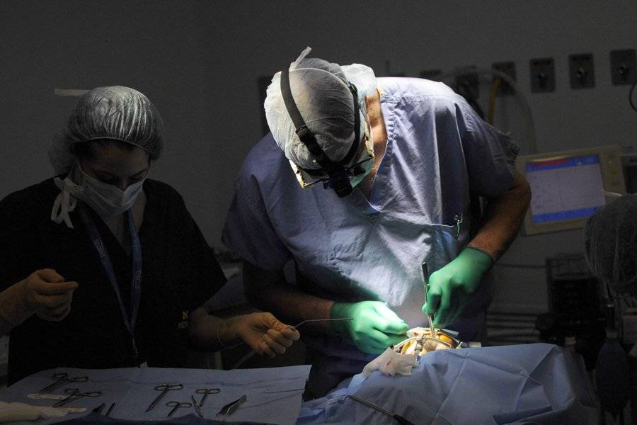 Permiten a médicos negar atención si atenta contra su religión