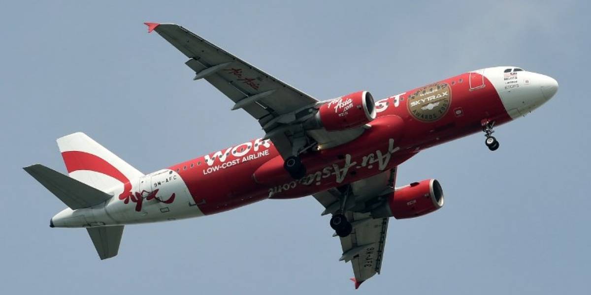 Pánico en avión de AirAsia que descendió violentamente