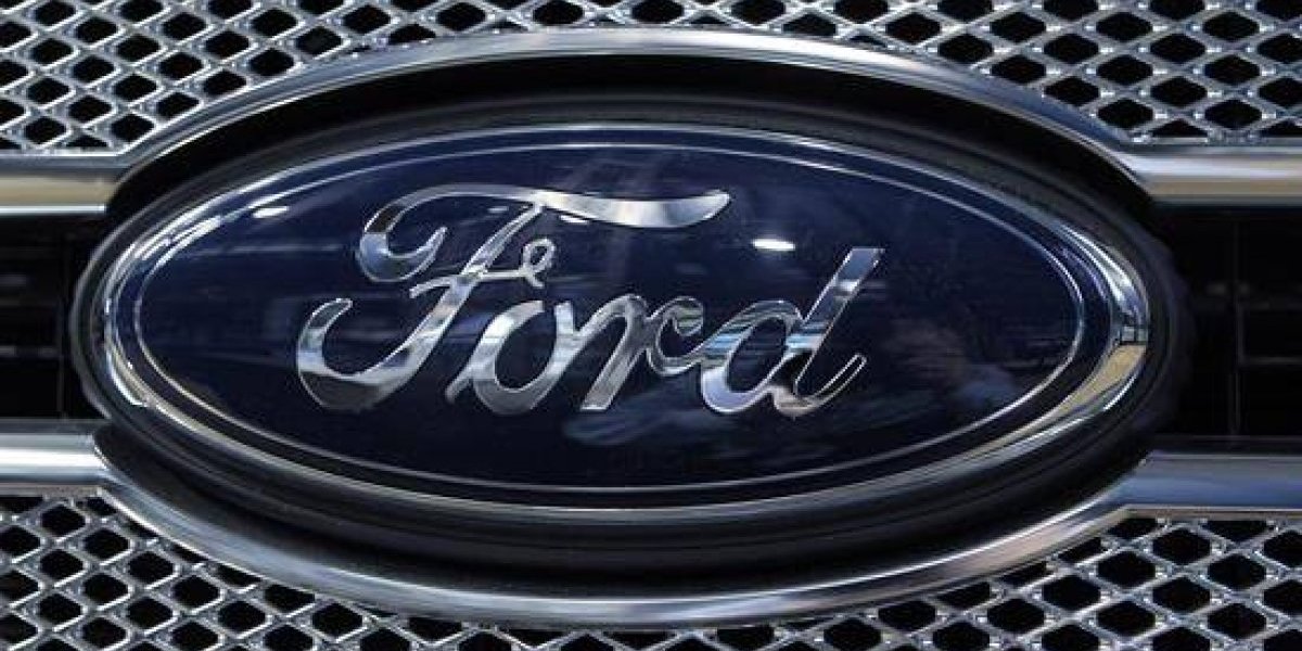 Ford llama a reparación 21090 camionetas en México