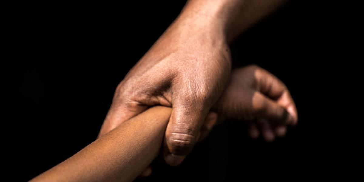 Detienen a profesor por presunto abuso sexual en escuela