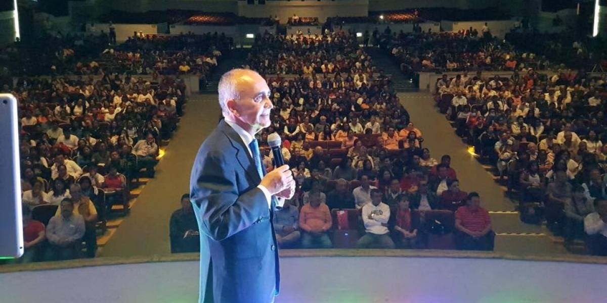 Asaltan a Ferriz de Con en la Ciudad de México Asaltan a Ferriz de Con en la Ciudad de México
