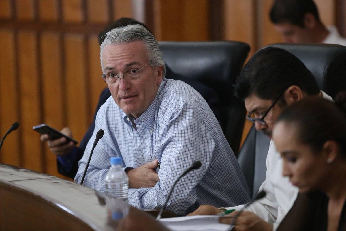 Renuncia Cruces Mada a la Seretaría de Salud