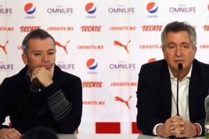https://www.publimetro.com.mx/mx/deportes/2017/10/20/higuera-ego-chivas-fracaso-apertyra-2017-matias-almeyda-se-queda.html