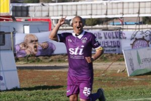 Chupete Suazo se aburrió y renunció a San Antonio