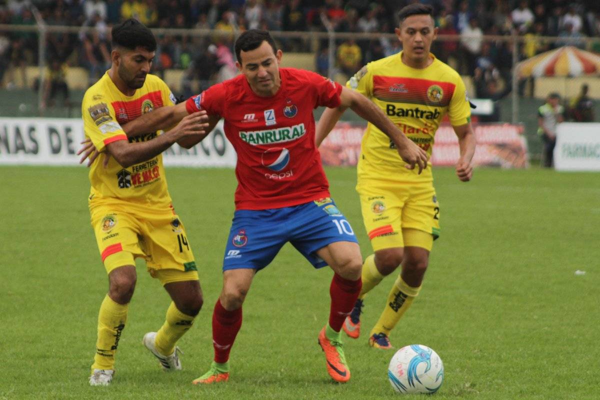Marco Pappa en el partido contra Marquense