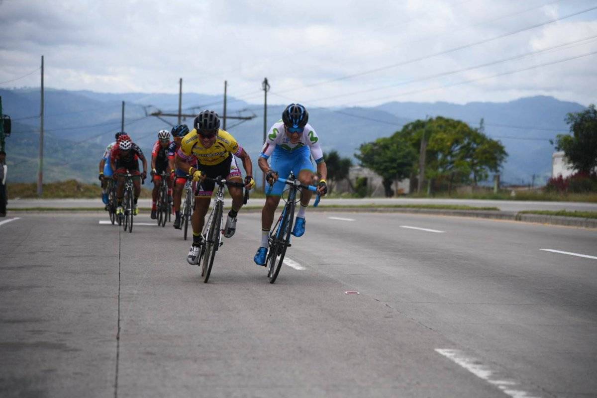 El colombiano Edson Calderón durante la etapa 1