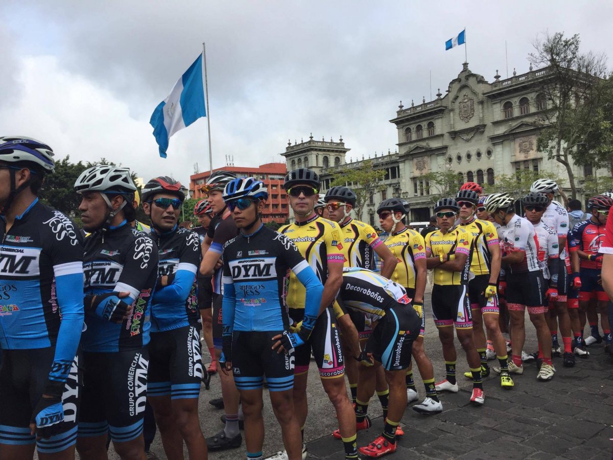 Los pedalistas llegan a la Plaza de la Constitución