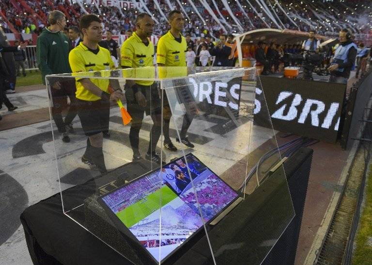 El VAR debutó en la Libertadores / imagen: AFP