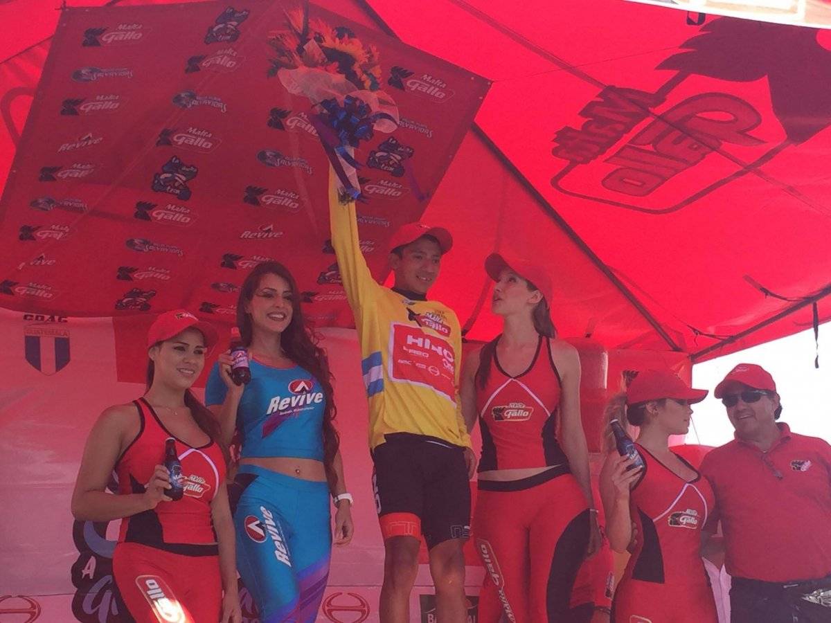 Ajpacajá en el podio de la Vuelta