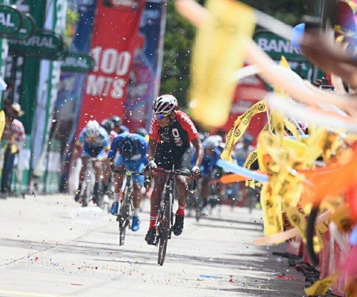 Celso Ajpacajá líder de la Vuelta