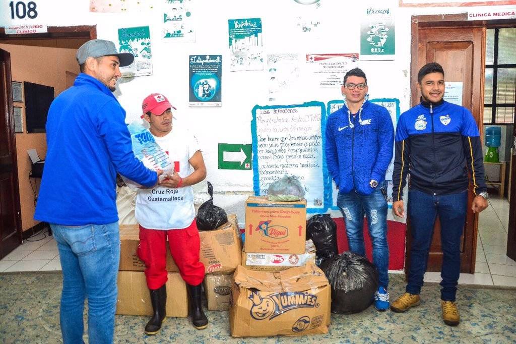 Jugadores de Cobán Imperial hacen labor social