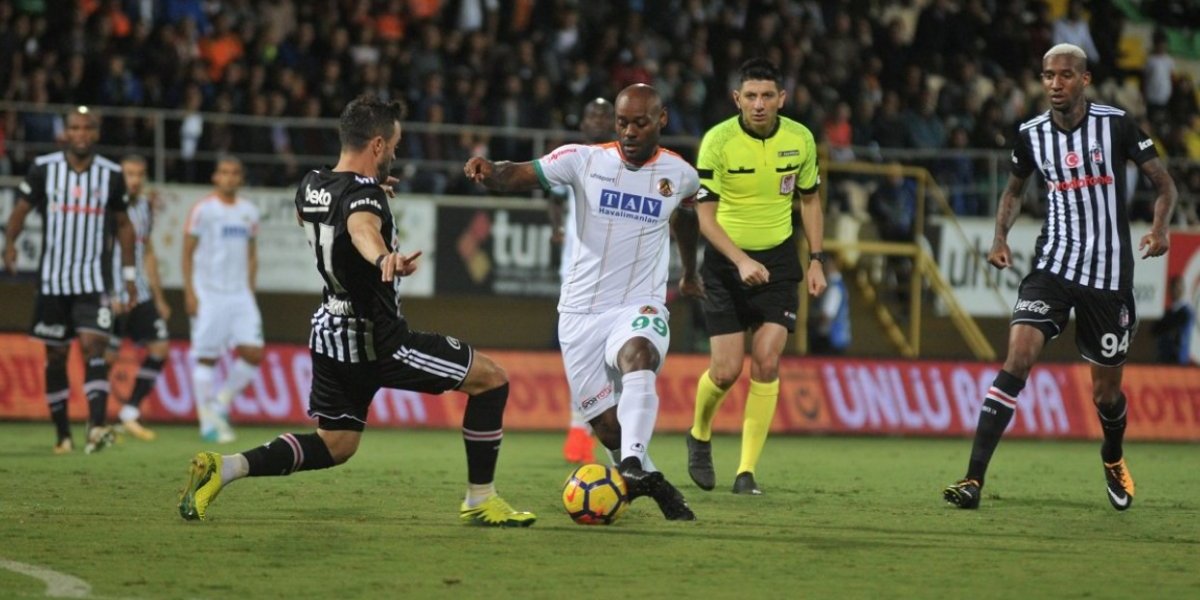 Técnico de Besiktas criticó con dureza actitud de Gary Medel Técnico de Besiktas criticó con dureza actitud de Gary Medel