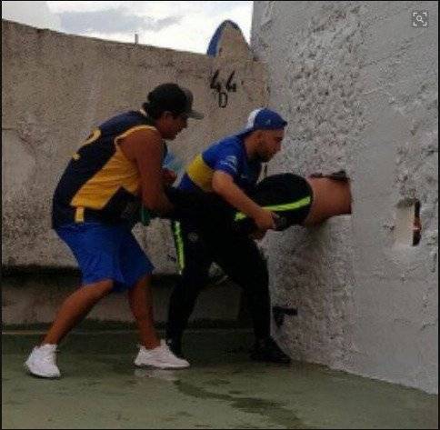 Hincha de Boca atascado