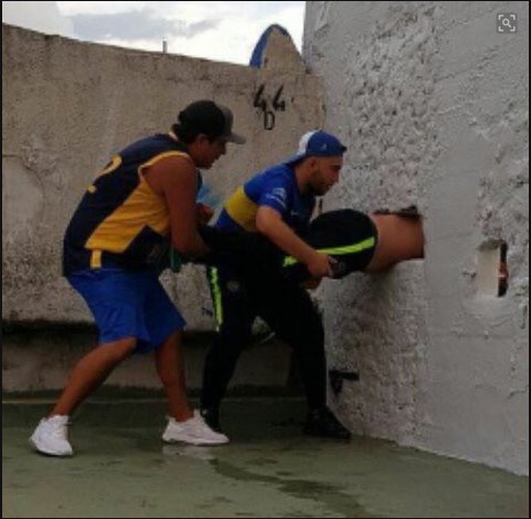 Hincha de Boca atascado