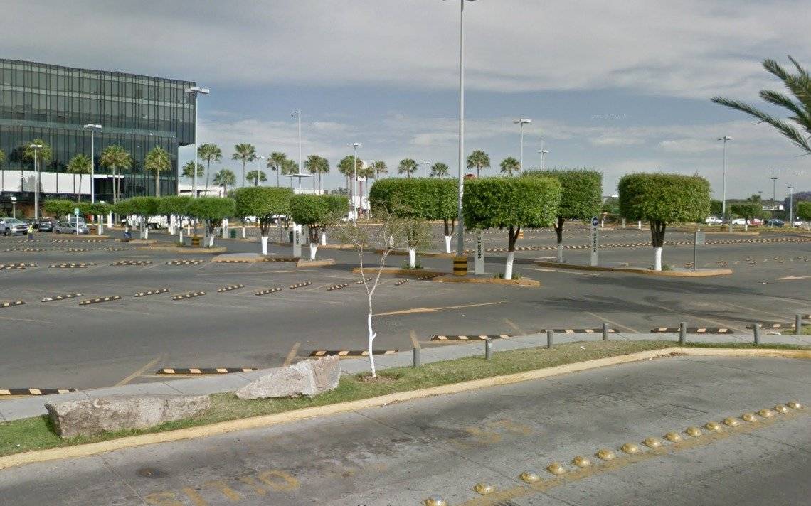 Buscan que centros comerciales otorguen dos horas gratis de estacionamiento