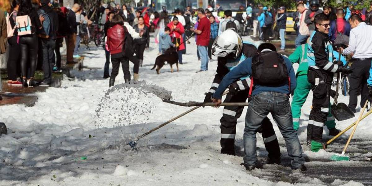 Videos: Continúa la emergencia en Bogotá tras la fuerte granizada Videos: Continúa la emergencia en Bogotá tras la fuerte granizada